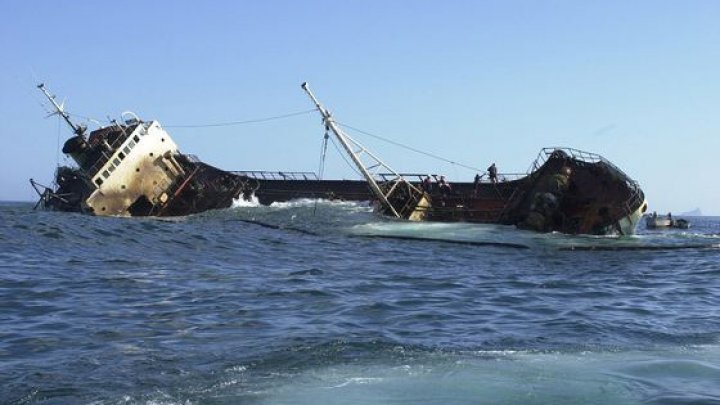 O navă încărcată cu fier vechi s-a scufundat în Marea Neagră