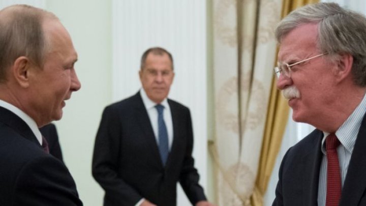 SUA şi Rusia schimbă modelul relaţiei. John Bolton a venit la Moscova fără ramura de măslin