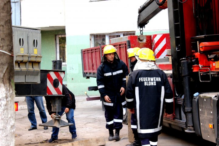 Explozia din sectorul Râşcani. Salvatorii au finalizat lucrările de demontare a plăcilor din beton instabile (FOTO)