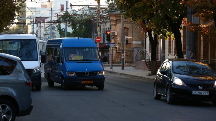 Circulă pe "INTERZIS"! Indicatoarele rutiere de pe str. Bucureşti nu au fost scoase. Explicaţia lui Butucel 	