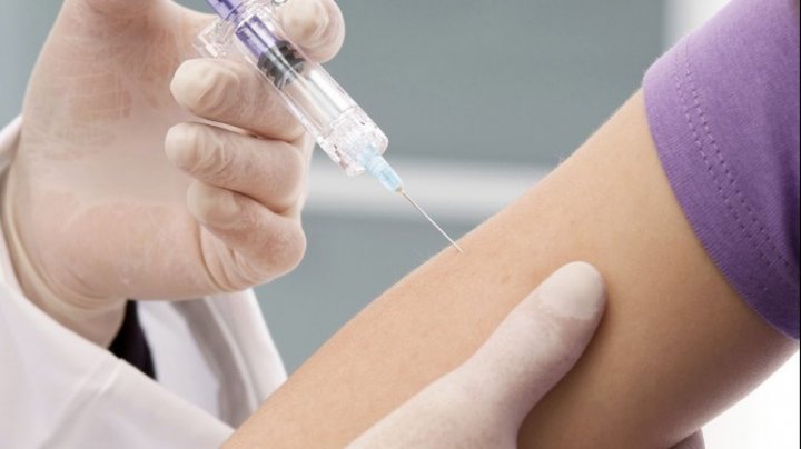 În țară au ajuns încă 130.000 mii de doze de vaccin antigripal. Campania de vaccinare continuă