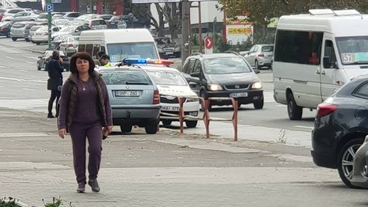 VERIFICĂRI MINUŢIOASE. Poliţia şi ANTA, cu ochii pe taximetriştii din Capitală. Mai mulţi şoferi, AMENDAŢI (VIDEO/FOTO)