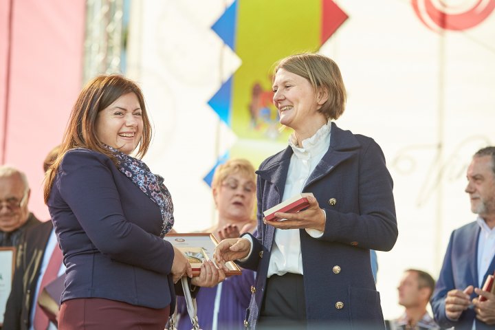 De Ziua Naţională a Vinului, vinificatorii moldoveni au fost premiați pentru rezultatele obţinute în domeniu