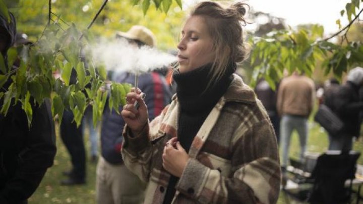 Canada: La cât timp a fost dată prima amendă pentru consum de cannabis după legalizare