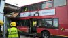 ACCIDENT GRAV LA LONDRA. Un autobuz supraetajat a intrat în plin într-o stație. Sunt răniți