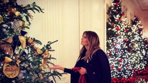 Magia sărbătorilor de iarnă a învăluit Casa Albă. Donald și Melania Trump au aprins luminițele de pe bradul de Crăciun