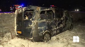 ACCIDENT TERIBIL în apropiere de Suruceni. Un microbuz cu cinci oameni S-A RĂSTURNAT (VIDEO)