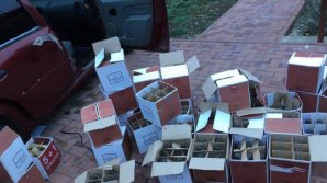 PERCHEZIŢII de amploare. Un polițist care vindea alcool contrafăcut la Piața Centrală, REŢINUT (VIDEO)