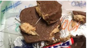 CU ADEVĂRAT ÎNFIORĂTOR! O FETIŢĂ DE 11 ANI din SUA punea în dulciuri ACE şi le împărţea altor copii de Halloween