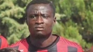 Tragedie în fotbal: Atacantul Ekundayo Mawoyeka a decedat după ce s-a prăbușit pe teren