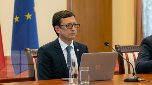 Guvernatorul Băncii Naţionale va fi audiat la Comisia Economie în legătură cu rata mare a inflaţiei