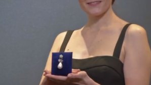 Pandantivul care i-a aparţinut Mariei Antoaneta, vândut cu un preţ record. Cât a costat