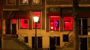 Cartierul Roşu, strada pentru care este vestită viaţa de noapte a Amsterdamului, POATE FI ÎNCHISĂ