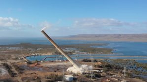 IMAGINI SPECTACULOASE. Un coş de fum de 200 metri, doborât prin explozie (VIDEO)