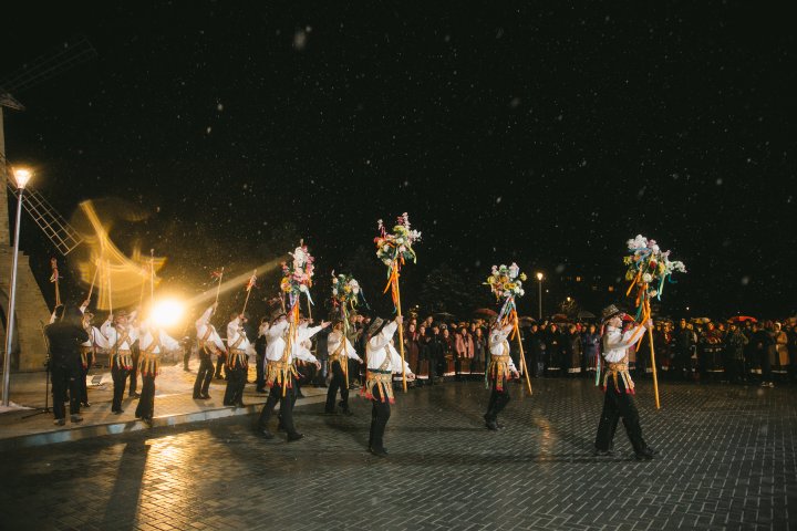 Chef şi dispoziţie bună la Grozeşti şi Cioreşti. Vlad Plahotniuc a venit cu mesaje de felicitare pentru localnici (FOTOREPORT)