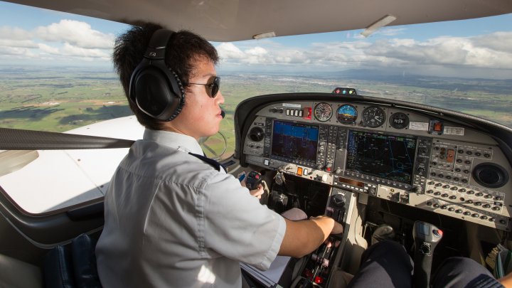 CAZ ŞOCANT: Un pilot japonez BEAT, arestat într-un aeroport englez chiar înainte de zborul spre Tokyo