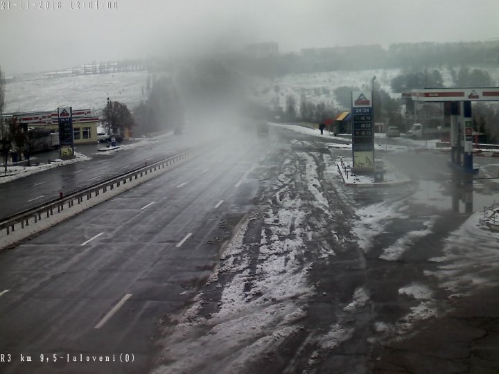 O nouă zi cu ninsoare. Cum se circulă pe drumurile din țară (GALERIE FOTO)