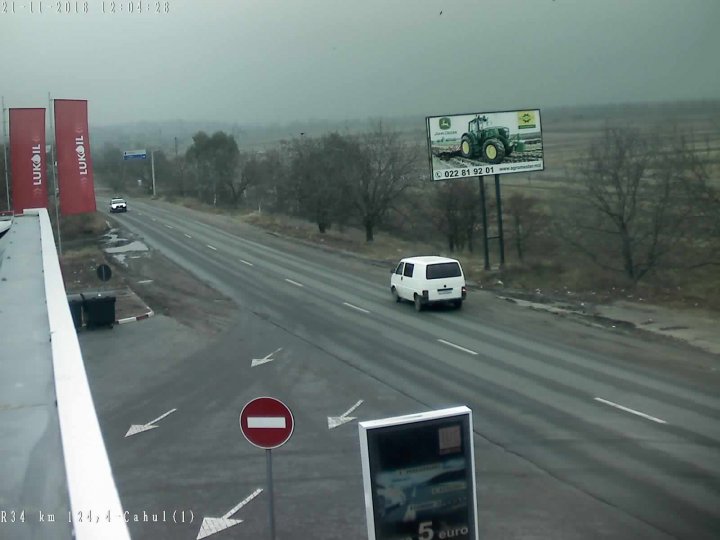 O nouă zi cu ninsoare. Cum se circulă pe drumurile din țară (GALERIE FOTO)