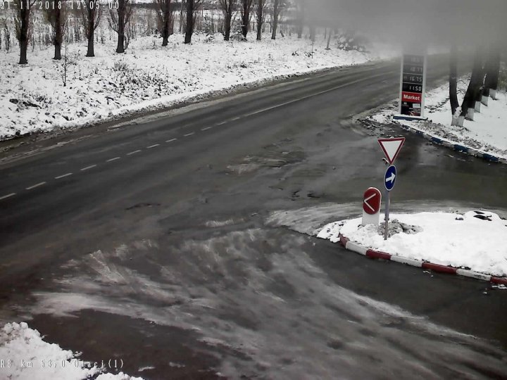 O nouă zi cu ninsoare. Cum se circulă pe drumurile din țară (GALERIE FOTO)