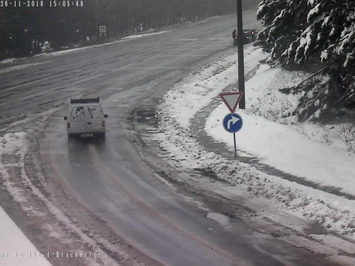 Codul galben de ninsori și lapoviță a intrat în vigoare. Cum se circulă la această oră pe drumurile naționale (GALERIE FOTO)