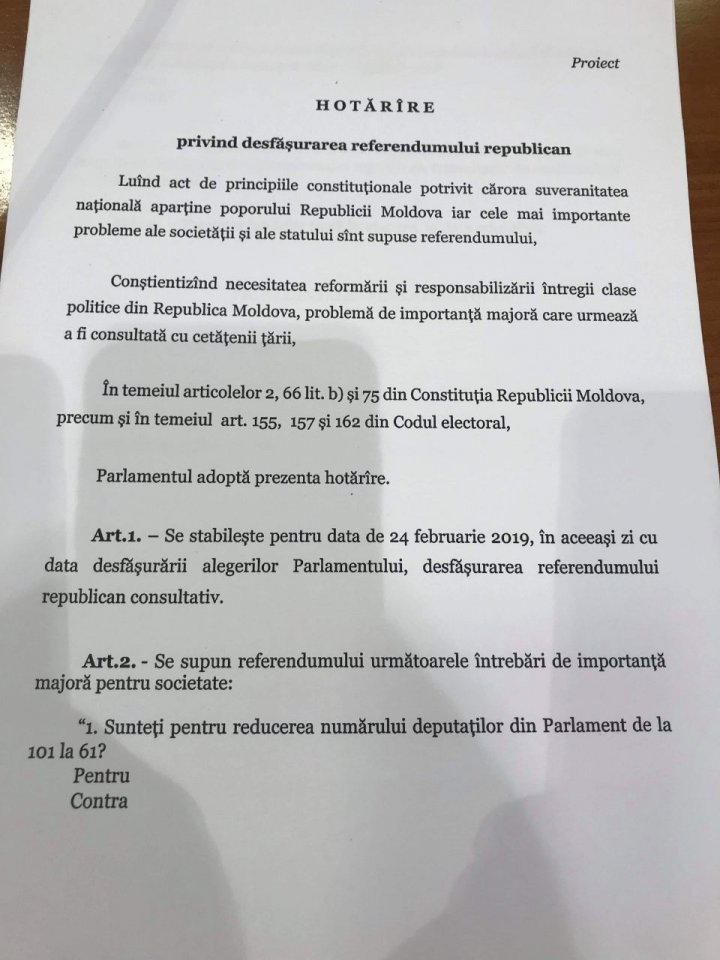 Hotărârea privind organizarea referendumului de reducere a numărului de deputaţi a fost înregistrată în Parlament