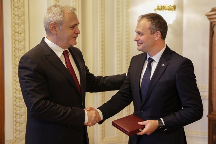 Andrian Candu a fost decorat la București cu cea mai înaltă distincți a Parlamentului Român (FOTO)