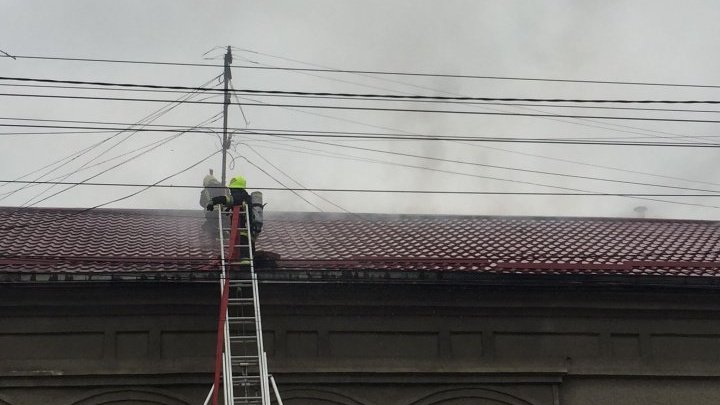 Sediul Radio Chișinău, afectat de incendiul din această dimineață de pe strada București din Capitală