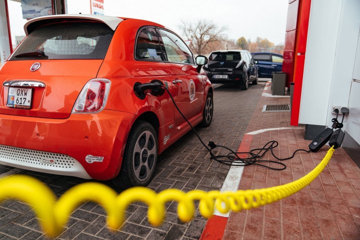 Călătorie ecologică prin ţară. 14 entuziaşti au avut  parte de o aventură pe cinste cu maşinile electrice şi hybrid (GALERIE FOTO)