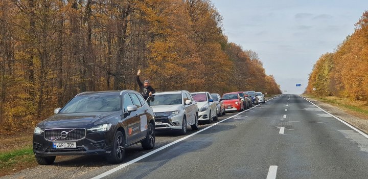 Călătorie ecologică prin ţară. 14 entuziaşti au avut  parte de o aventură pe cinste cu maşinile electrice şi hybrid (GALERIE FOTO)