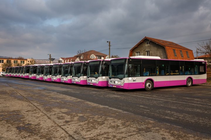 Autobuzele VIITORULUI pe străzile din Cluj. Au porturi USB unde se pot încărca telefoanele mobile (GALERIE FOTO)