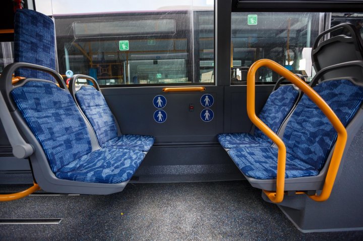 Autobuzele VIITORULUI pe străzile din Cluj. Au porturi USB unde se pot încărca telefoanele mobile (GALERIE FOTO)