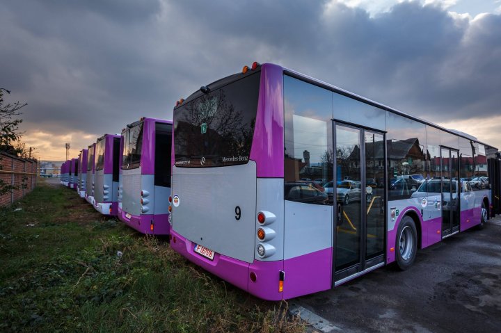 Autobuzele VIITORULUI pe străzile din Cluj. Au porturi USB unde se pot încărca telefoanele mobile (GALERIE FOTO)