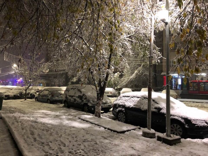 (IMAGINI SPECTACULOASE) România, lovită de iarnă! Ninsori și vânt în 32 de județe (VIDEO)