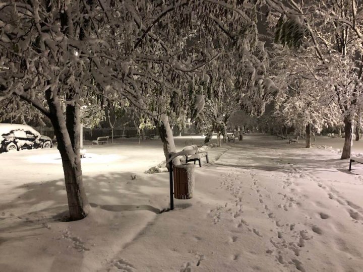 (IMAGINI SPECTACULOASE) România, lovită de iarnă! Ninsori și vânt în 32 de județe (VIDEO)