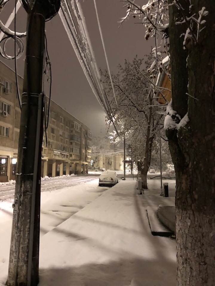 (IMAGINI SPECTACULOASE) România, lovită de iarnă! Ninsori și vânt în 32 de județe (VIDEO)