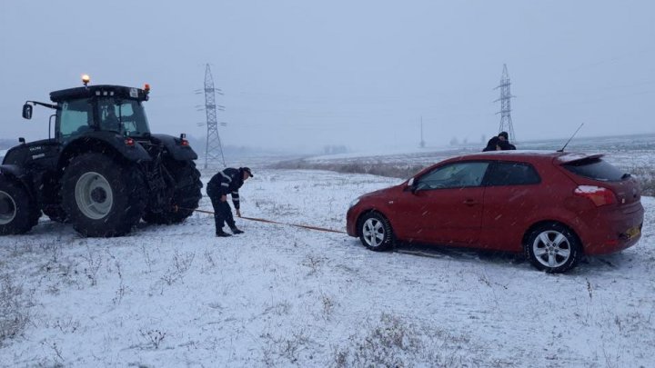 Primele ninsori în țară au provocat 32 de accidente. Două persoane au murit, iar 38 au fost rănite