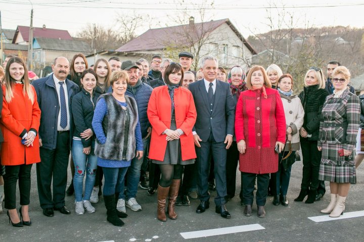 Drumuri Bune pentru Moldova: Aproximativ 20 de kilometri de drum au fost REPARAŢI în oraşul Hânceşti (FOTO)