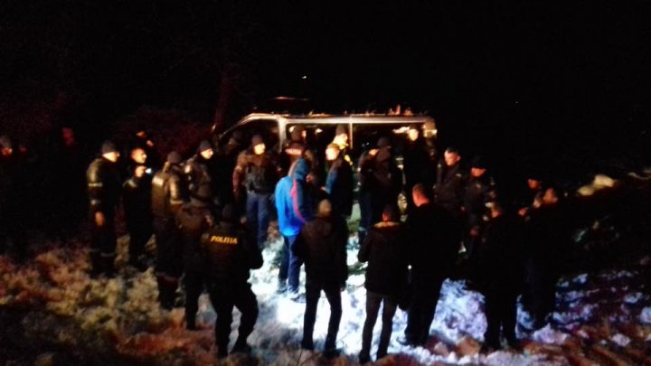 ACCIDENT TERIBIL în apropiere de Suruceni. Un microbuz cu cinci oameni S-A RĂSTURNAT (VIDEO)