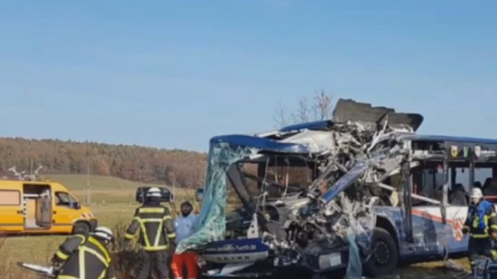 ACCIDENT grav în Germania: Zeci de răniţi după ce două autobuze s-au ciocnit frontal (VIDEO)