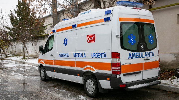 32 DE AMBULANȚE Mercedes, noi, cu echipament modern au ajuns în ţară