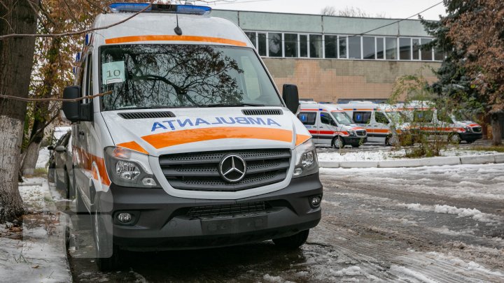 32 DE AMBULANȚE Mercedes, noi, cu echipament modern au ajuns în ţară