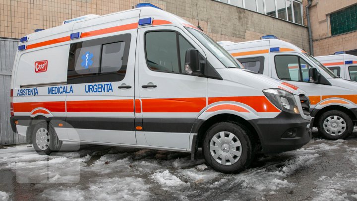 32 DE AMBULANȚE Mercedes, noi, cu echipament modern au ajuns în ţară