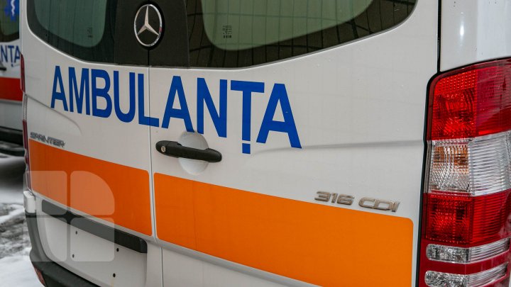 32 DE AMBULANȚE Mercedes, noi, cu echipament modern au ajuns în ţară