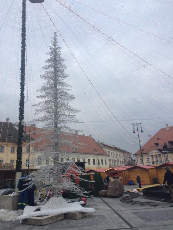 Orașul cu cele mai frumoase Târguri de Crăciun din România, are în acest an cel mai urât BRAD (GALERIE FOTO)