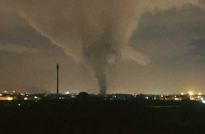 SCENE TERIFIANTE! TREI tornade au lovit Italia. Una dintre ele a fost pe mare