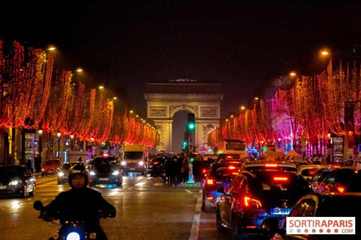 Feerie de iarnă la Paris. Luminile de Crăciun au fost aprinse pe bulevardul Champs Elysees (VIDEO/FOTO)