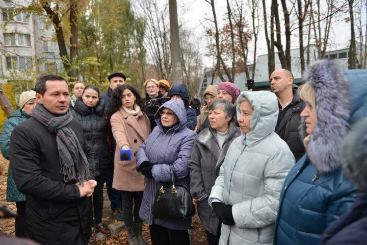 Lucrările de construcţie de pe strada Nicolae Dimo din Capitală, OPRITE de Primărie   