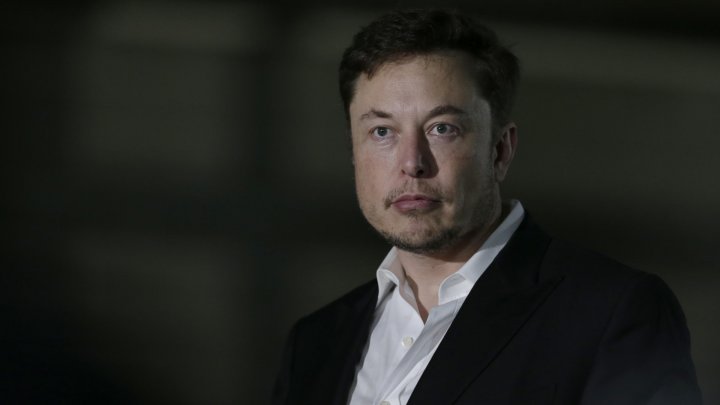 Start-up-ul misterios al lui Elon Musk. Antreprenorul spune că dezvoltă un cip care le va permite oamenilor să-și transmită muzică direct în creier