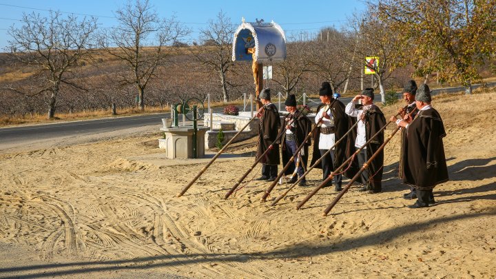 Dor de Codru, un nou traseu turistic în Moldova. Străinii, invitaţi să cunoască cultura, tradiţia şi gastronomia locală (FOTOREPORT)