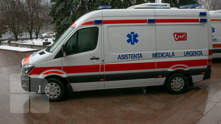 36 de ambulanţe noi, de tip Mercedes, aduse în ţară. Vor mai fi cumpărate altele 170 (FOTOREPORT)